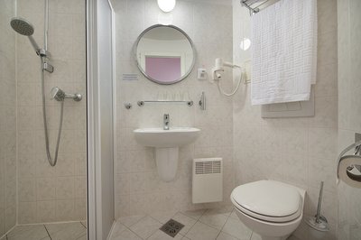 EA Zámecký hotel Hrubá Skála**** - dvoulůžkový pokoj, koupelna